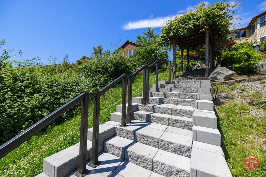 Aluminum railing on a deck